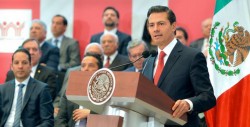 EPN dice "volvido" durante conferencia magistral en París