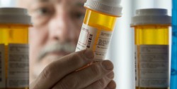 Estos son  los riesgos de la automedicación, incluida la muerte