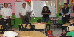 Entregan mobiliario a la Escuela Pablo de Villavicencio