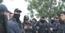 Atienden inquietudes de policías manifestantes