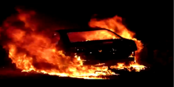 Se incendia vehículo en la Felipe Ángeles