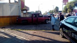 Muere tras chocar su camioneta