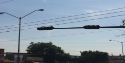 Caos vial en avenida a falta de semáforos