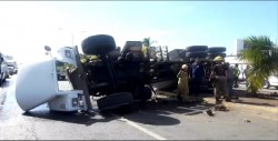 Se vuelca trompo por la carretera internacional