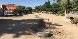 Fuga de drenaje por la colonia PEMEX
