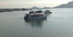 A la baja paseos en catamarán