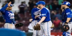 Charros supera a Tomateros en la serie de repesca