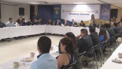 Se reúne Rector  de la UAS con estudiantes del programa doctores jóvenes