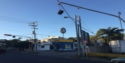 Trailer tumba semáforo por la Patria