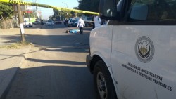 Los atropella camioneta un muerto y  un herido