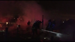 Incendio consume viviendas en invasión