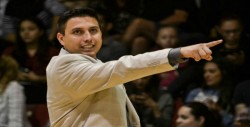 El coach Mike Corona regresa a La Fortaleza