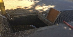 Alcantarilla sin tapa por calle Internacional