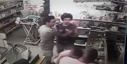 #FuertesImágenes Hombre pelea con bebé en brazos y esto pasó