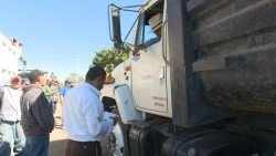 Transportistas de carga paralizan obra de la Mochis- Topolobampo