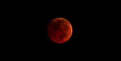 Enero finaliza con una "superluna azul de sangre"