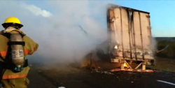 Se incendia tráiler que se dirigía a Culiacán