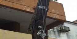 Poste de telefonía quebrado en Cañadas