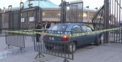 Conductor choca contra reja de la Basílica de Guadalupe