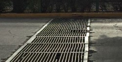 Colocan rejilla en alcantarilla por la Insurgentes
