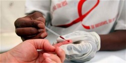 Infecta a 30 personas de VIH haciéndose pasar por médico