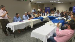 Se reúne Roberto Cruz con aspirantes a la suplencia de la diputación federal