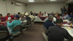 Se reúne secretario de pesca con pescadores del norte de Sinaloa