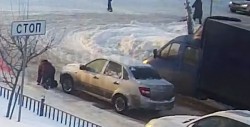 #Video Conductor ve caer a una mujer y esto sucedió