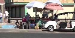 Vendedores esperan con ansias el desfile del carnaval