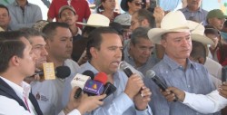Gobernador Quirino Ordaz atiende a los productores en protesta