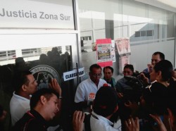 Periodistas clausuran simbólicamente Vice Fiscalía