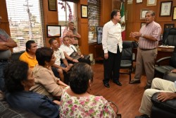 Se reúnen tianguistas de la Juárez con el Alcalde