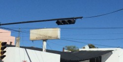 Otra vez semáforos desprogramados