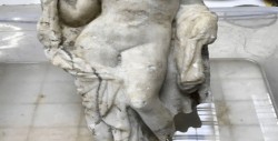 Desentierran estatua