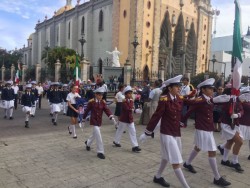 Desfilan escoltas de Bandera