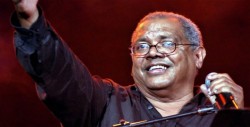 Pablo Milanés cumple 75 sin dejar de cantar y con el "Amor" de su hija Haydée