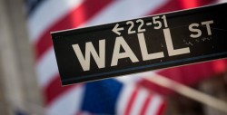 Wall Street continúa con ganancias a media sesión