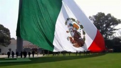 #Video Conmemoran Día de la Bandera con el escudo al revés