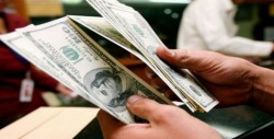 Dólar cierra en 19.04 pesos a la venta