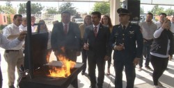 Incineran banderas y abanderan escoltas