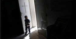 Enviado del papa se reúne con víctimas de pederastia en Chile