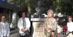 Develan busto de Guillermo Prieto en escuela secundaria
