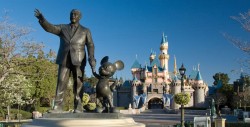 El 73 % de empleados de Disneyland no gana lo suficiente para gastos básicos