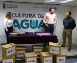 Con dibujos para que la gente cuide el agua