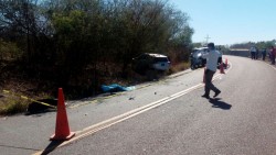 Muere motociclista al chocar de frente con camioneta