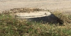Acude JAPAC, pone tapa de alcantarilla en la PEMEX