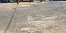 Hay muchos baches por la calle Cruz Medina