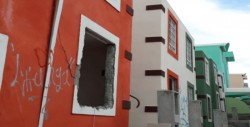 Damnificados habitan viviendas en riesgo de colapso