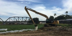 Realizan trabajos de limpieza en Presa Derivadora
