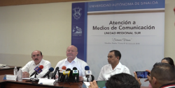 Se preparan para el examen de admisión en la UAS